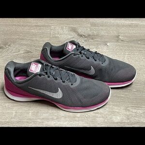 Nike Women’s in season tr 6